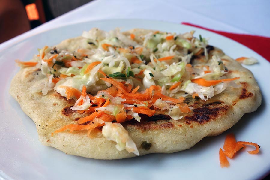 pupusa_street_food_antigua_guatemala_2-road_affair