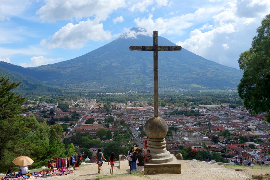 cerro_de_la_cruz_antigua_guatemala-road_affair