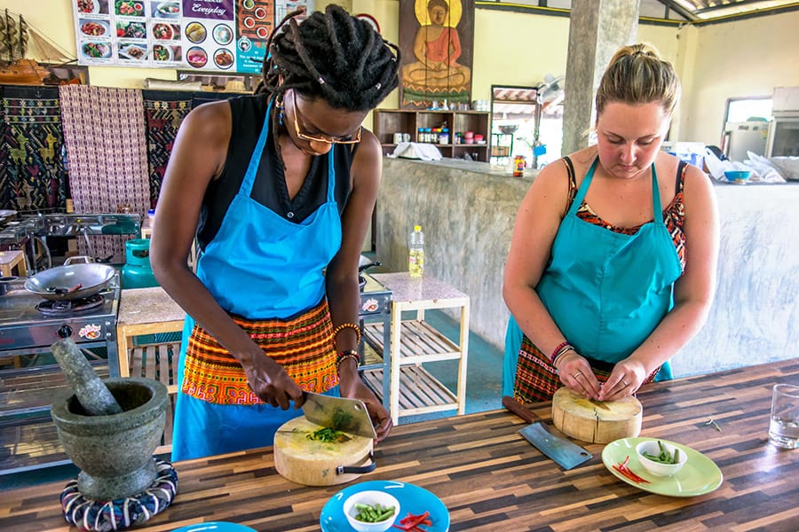 Mama Noi Thai Cookery School: Chopping Vegetable for Thai Curry