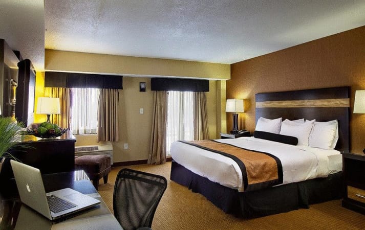 Best Hotels Near Newark Airport Featured Image