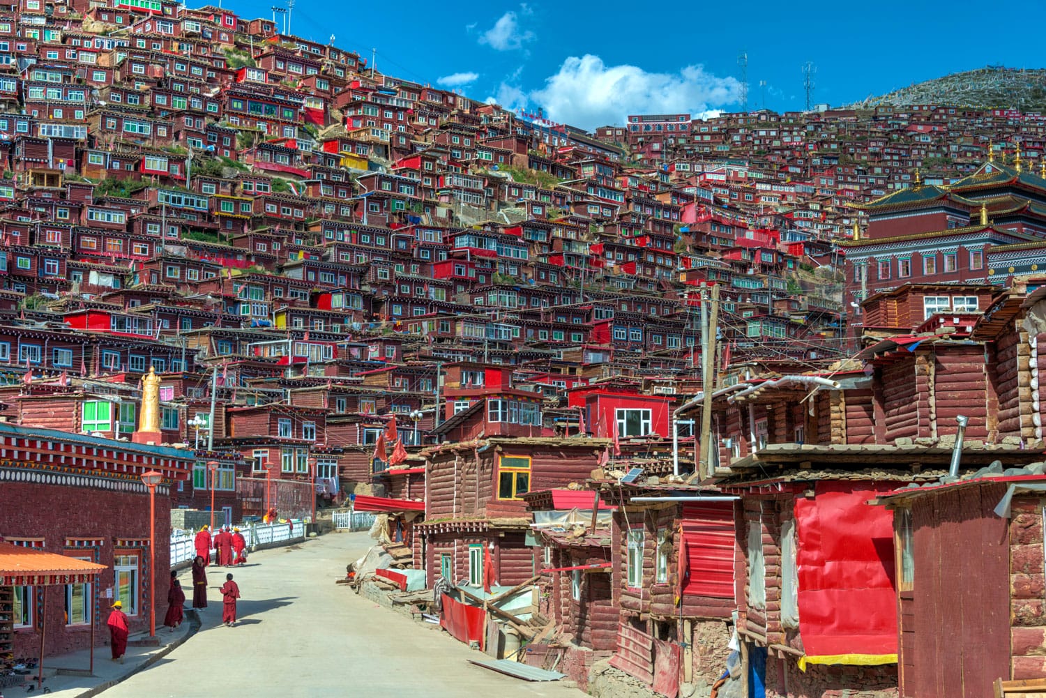 Larung Gar(Larung Five Sciences Buddhist Academy). a famous Lamasery in Seda, Sichuan, China
