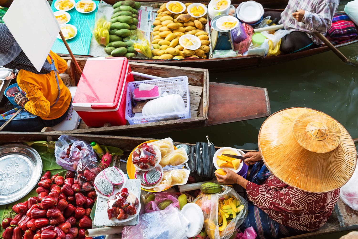 Traditional floating market in Damnoen Saduak near Bangkok. Thailand