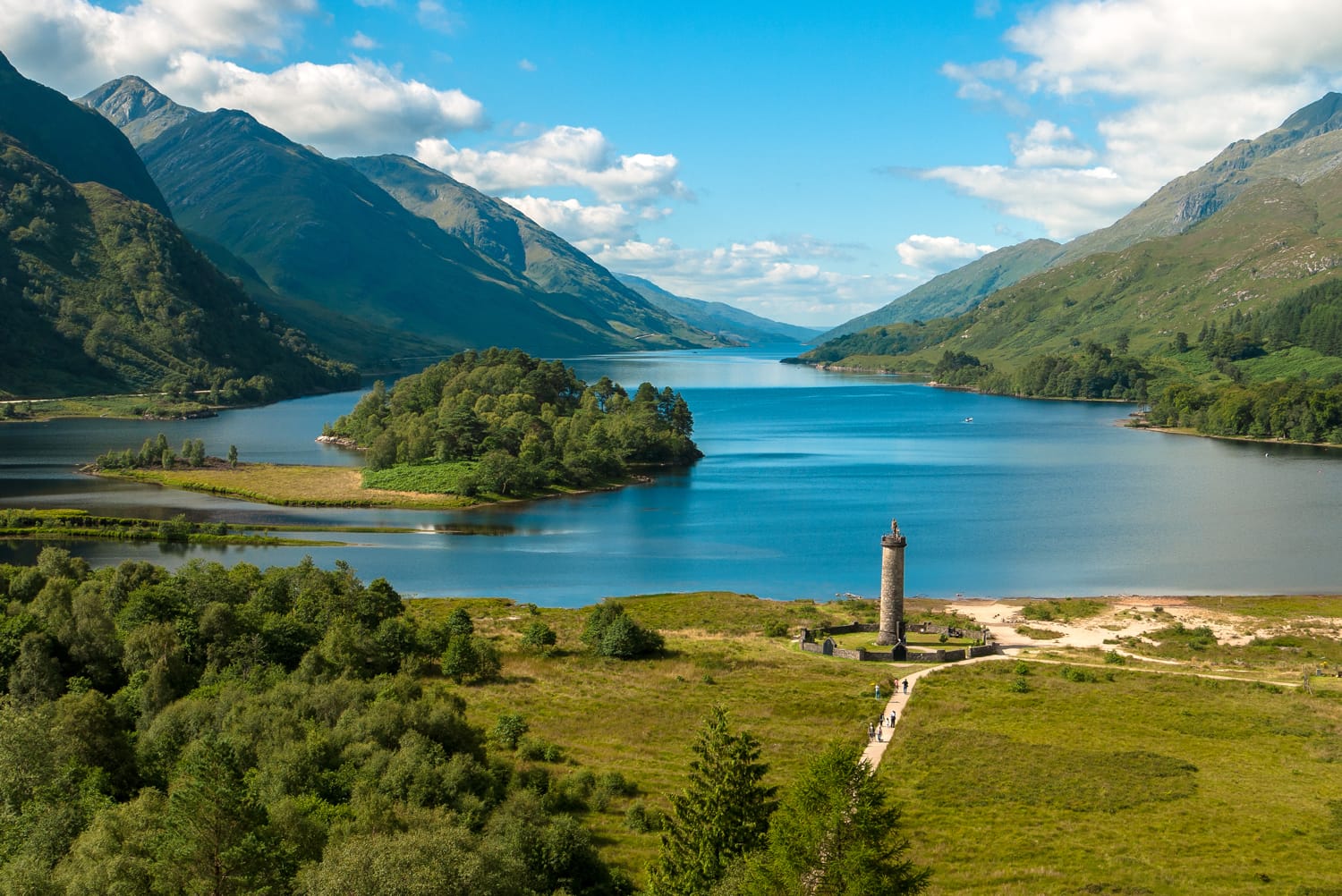 Glenfinnan monument in Loch Shiel