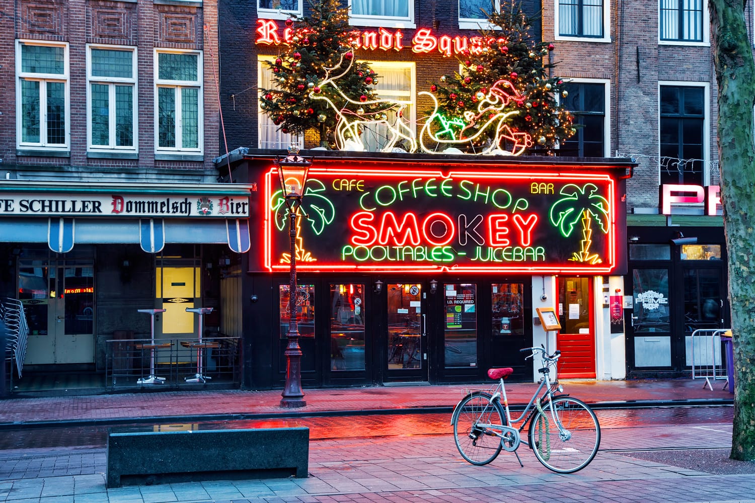 Coffeeshop Smokey is a cannabis coffee shop located on the biggest square in Amsterdam, Rembrandt Square.