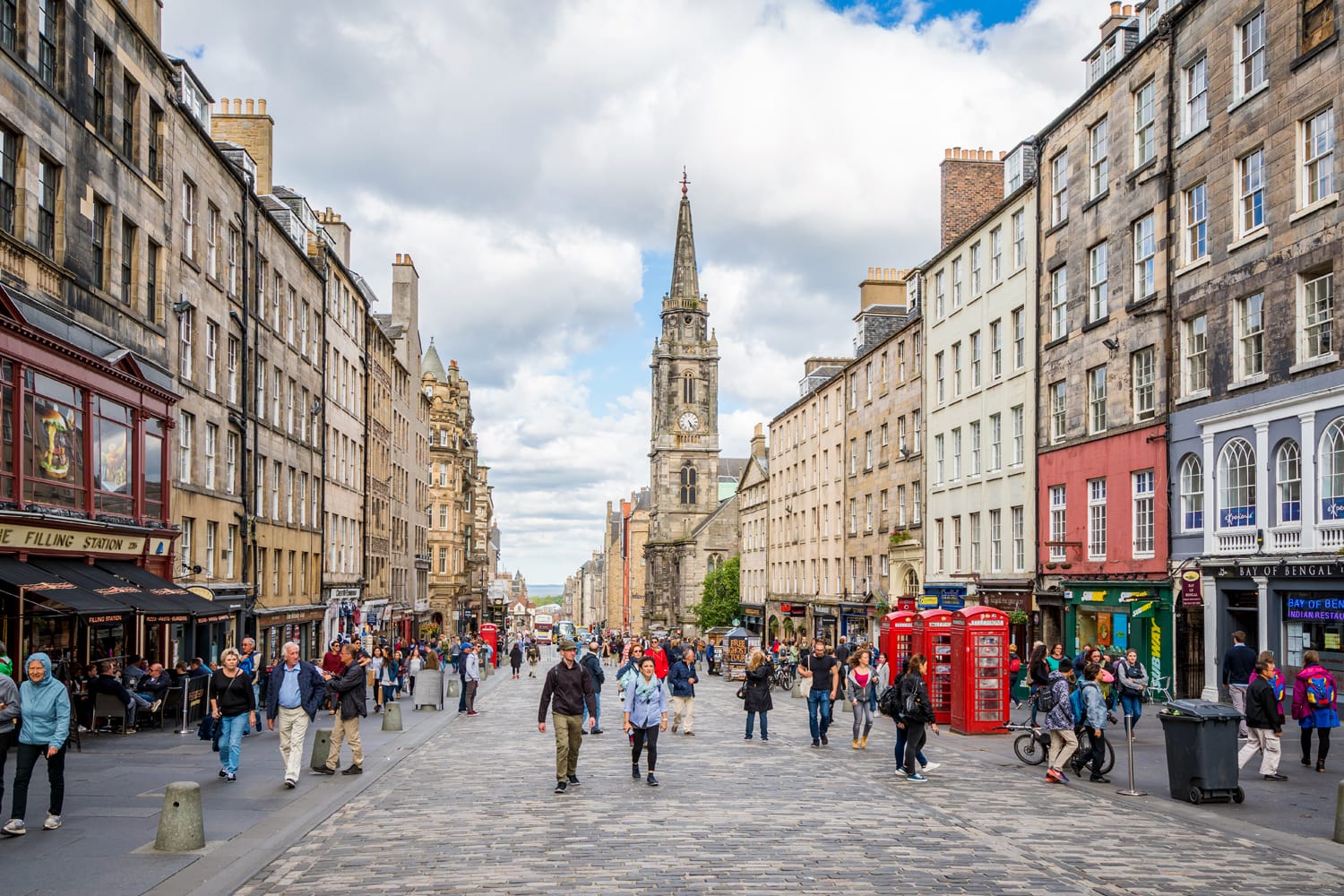 The famous Royal Mile in Edinburgh on a summer afternoon, Scotland.