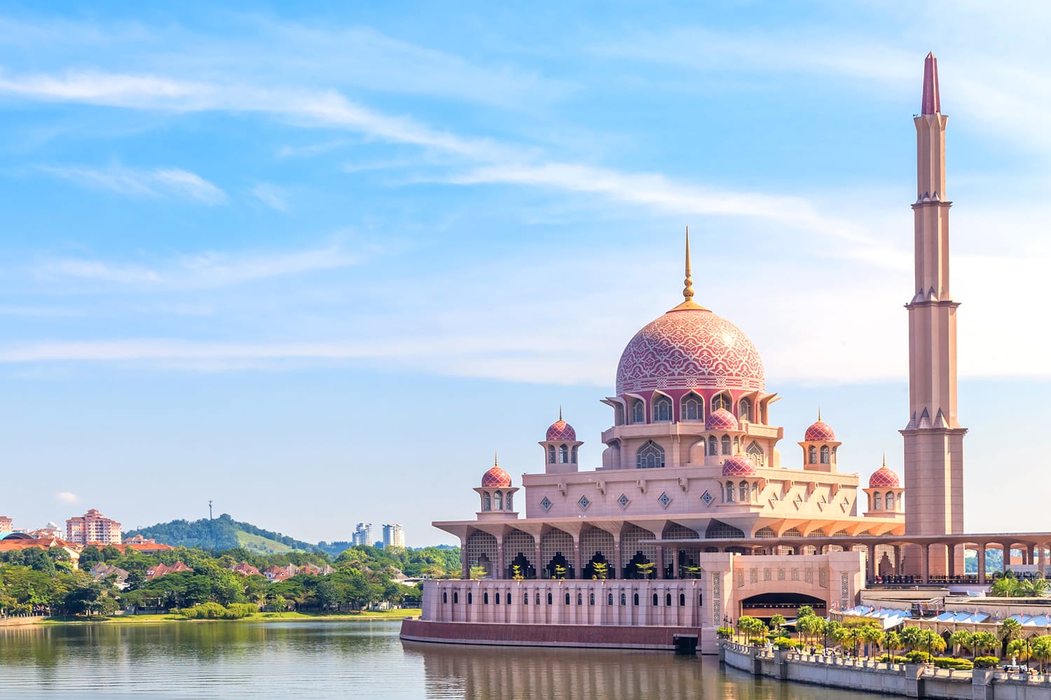 View of Putra Mosque (Masjid Putra) in Putrajaya, Malaysia