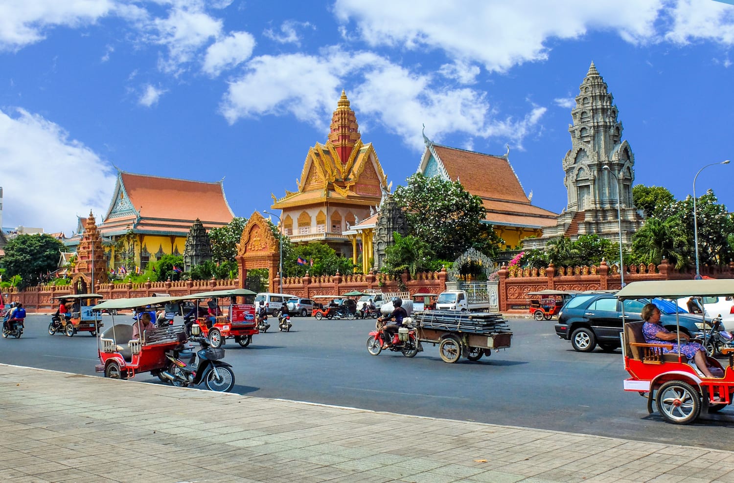 Wat Ounalom in Phnom Penh, Cambodia