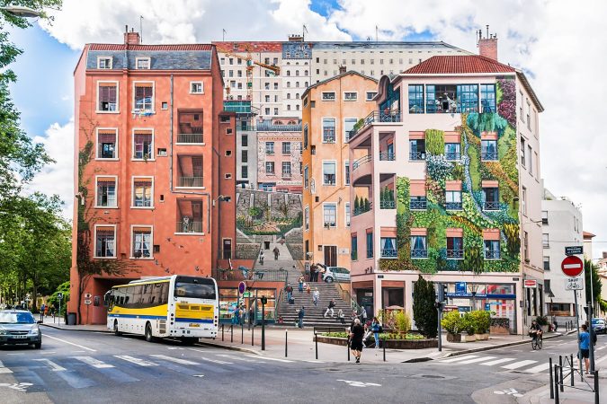 "Mur des Canuts" (1987) in the Croix-Rousse district. The huge mural is a realistic painting of a Lyon scene, part of the "Cite de Creation".