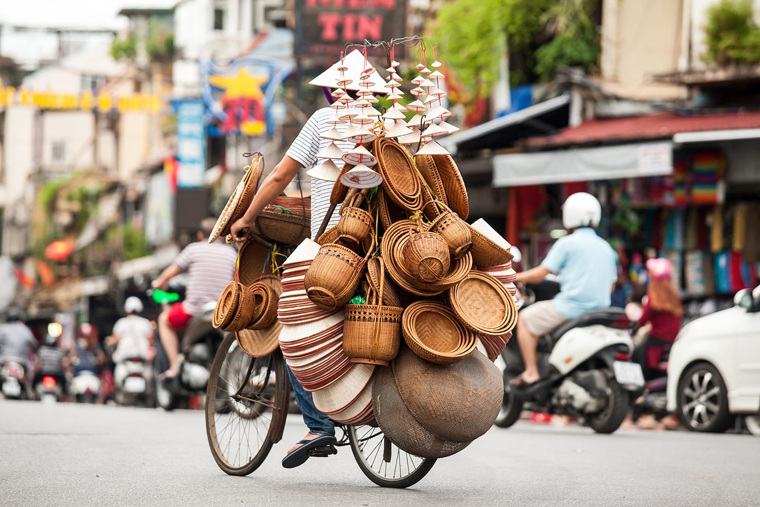 Street vendors in Hanoi's Old Quarter, Vietnam