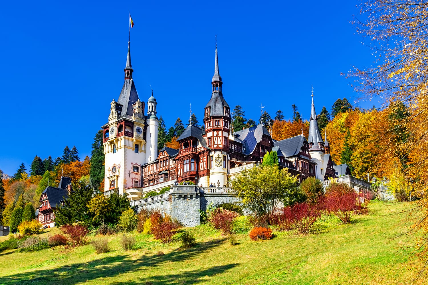 Peles Castle, Sinaia, Prahova County, Romania: Famous Neo-Renaissance castle in autumn colours, at the base of the Carpathian Mountains, Europe