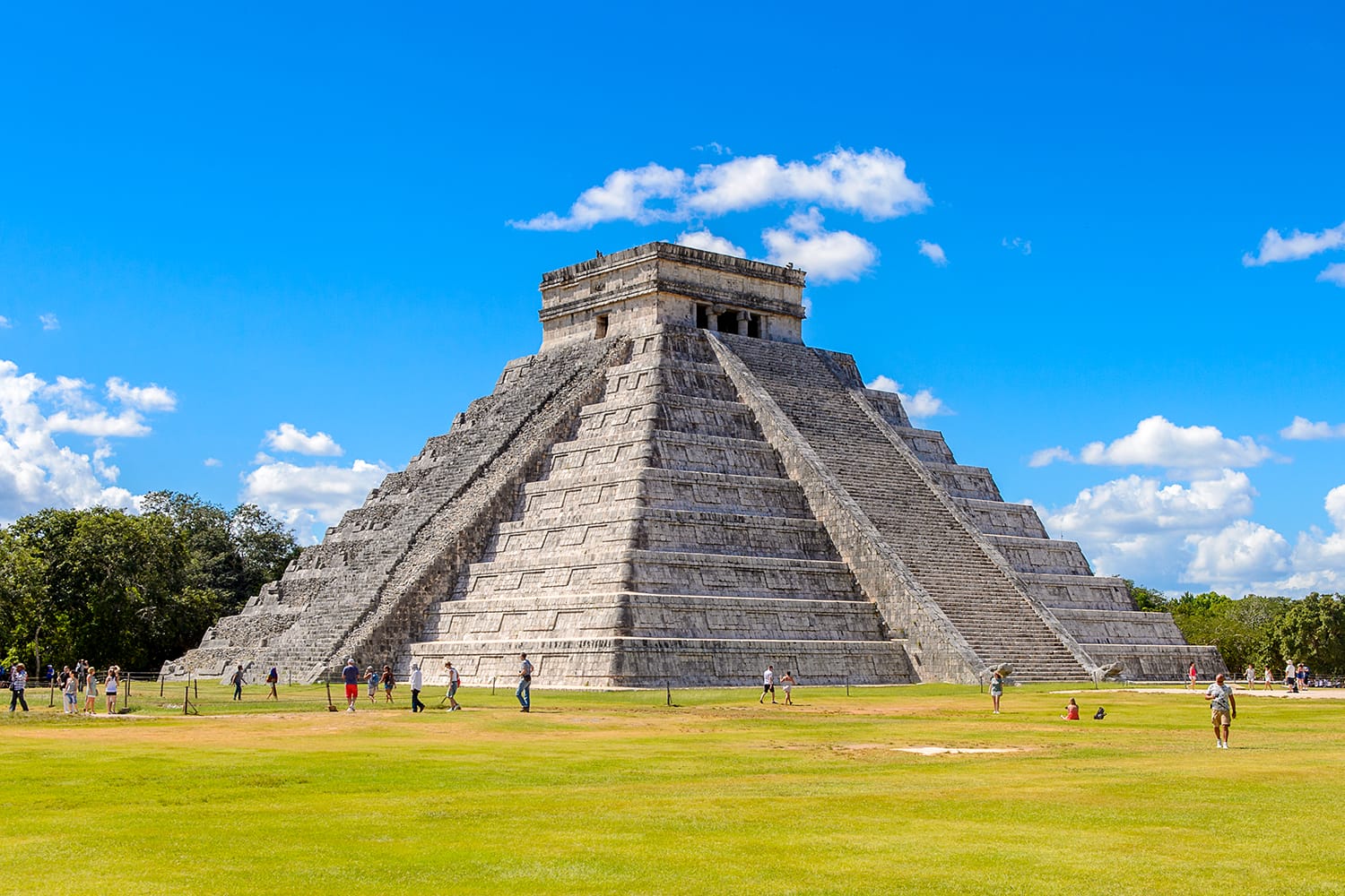 El Castillo (Temple of Kukulcan), a Mesoamerican step-pyramid, Chichen Itza, Mexico