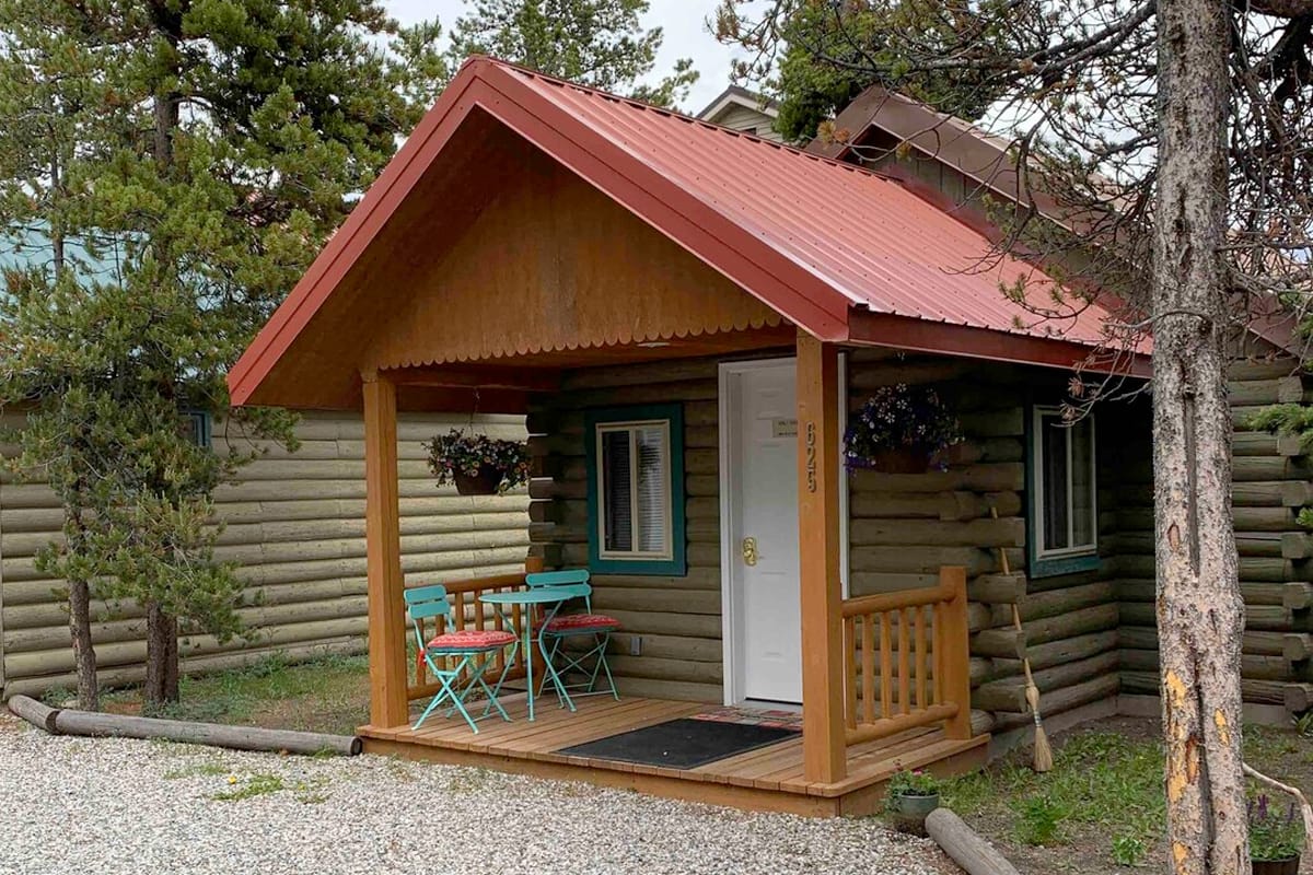 Airbnb Cabin in West Yellowstone, MT, USA