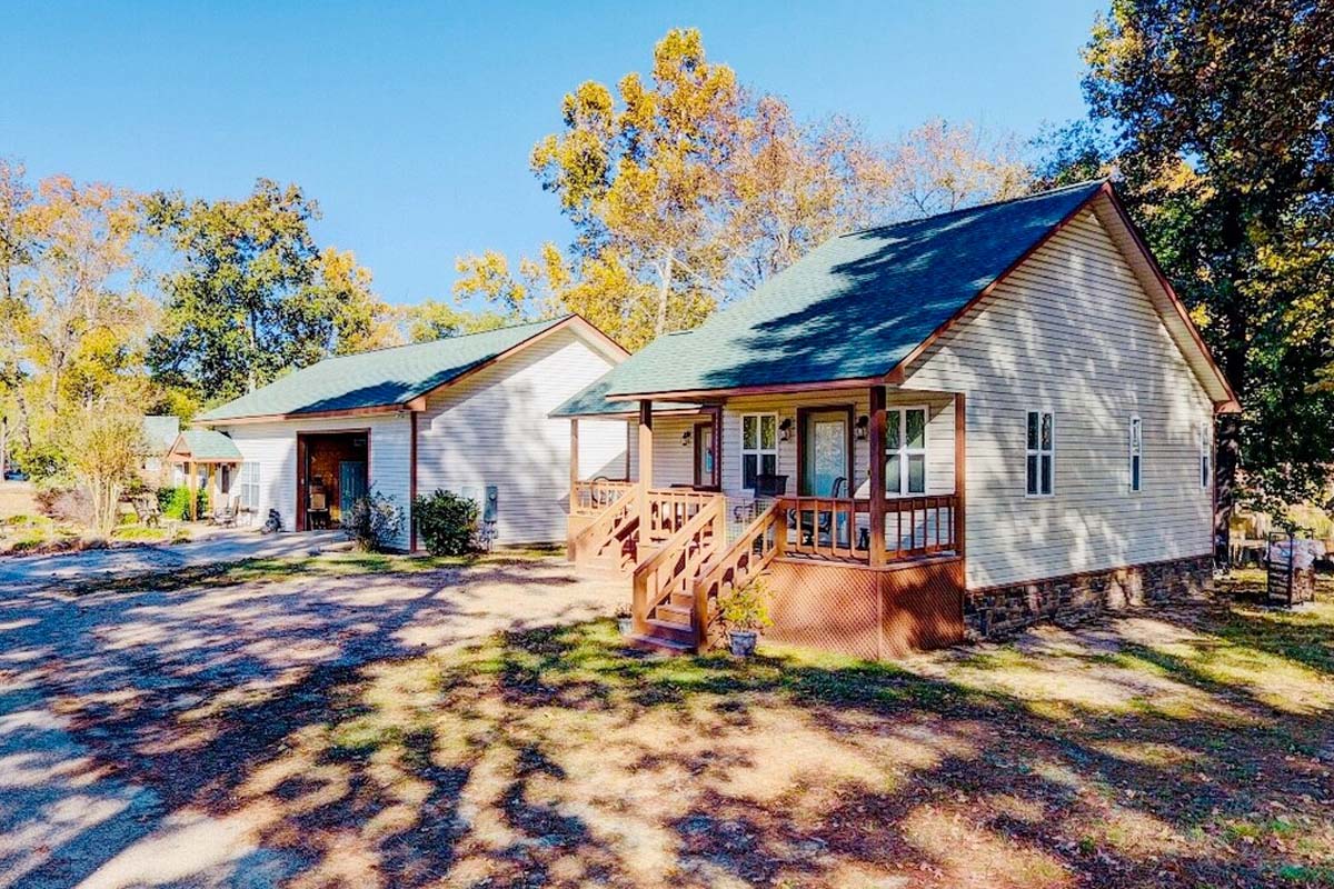 Lake Cabin in Hot Springs, Arkansas, USA