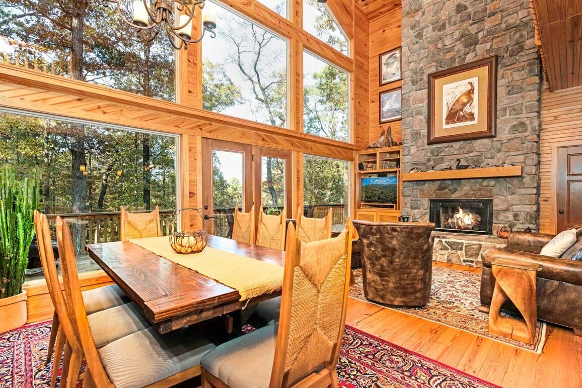 Mountain Cabin Airbnb in Hot Springs, Arkansas, USA