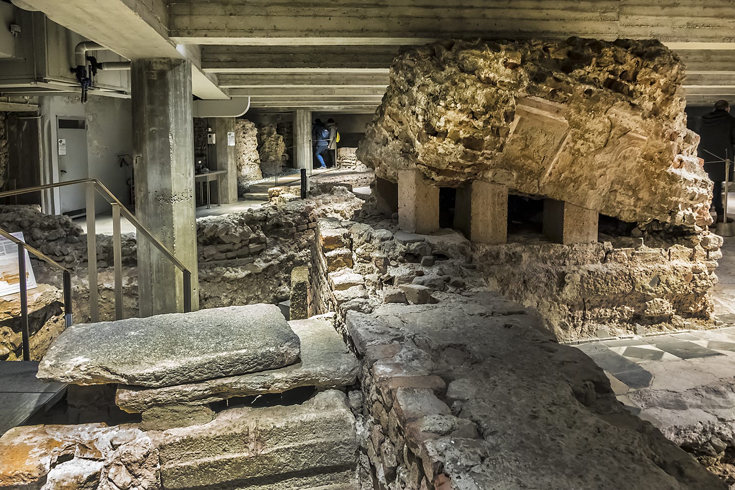 Under of Milan Cathedral (Duomo di Milano, 1386): archaeological remains what is left of Basilica di Santa Tecla and ruins of a Christian baptistery from IV century.