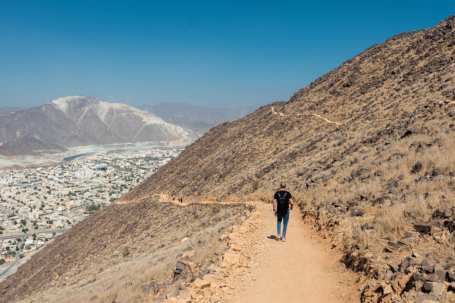 Al rabi Tower hiking trail in Khorfakkan