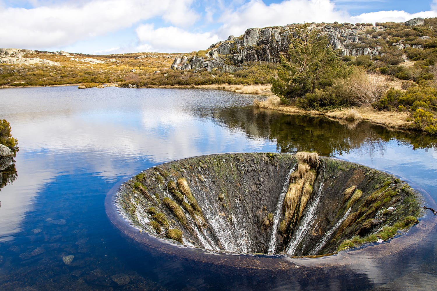 Covao Dos Conchos - A hole in the middle of the Lake in Serra da Estrela, Portugal