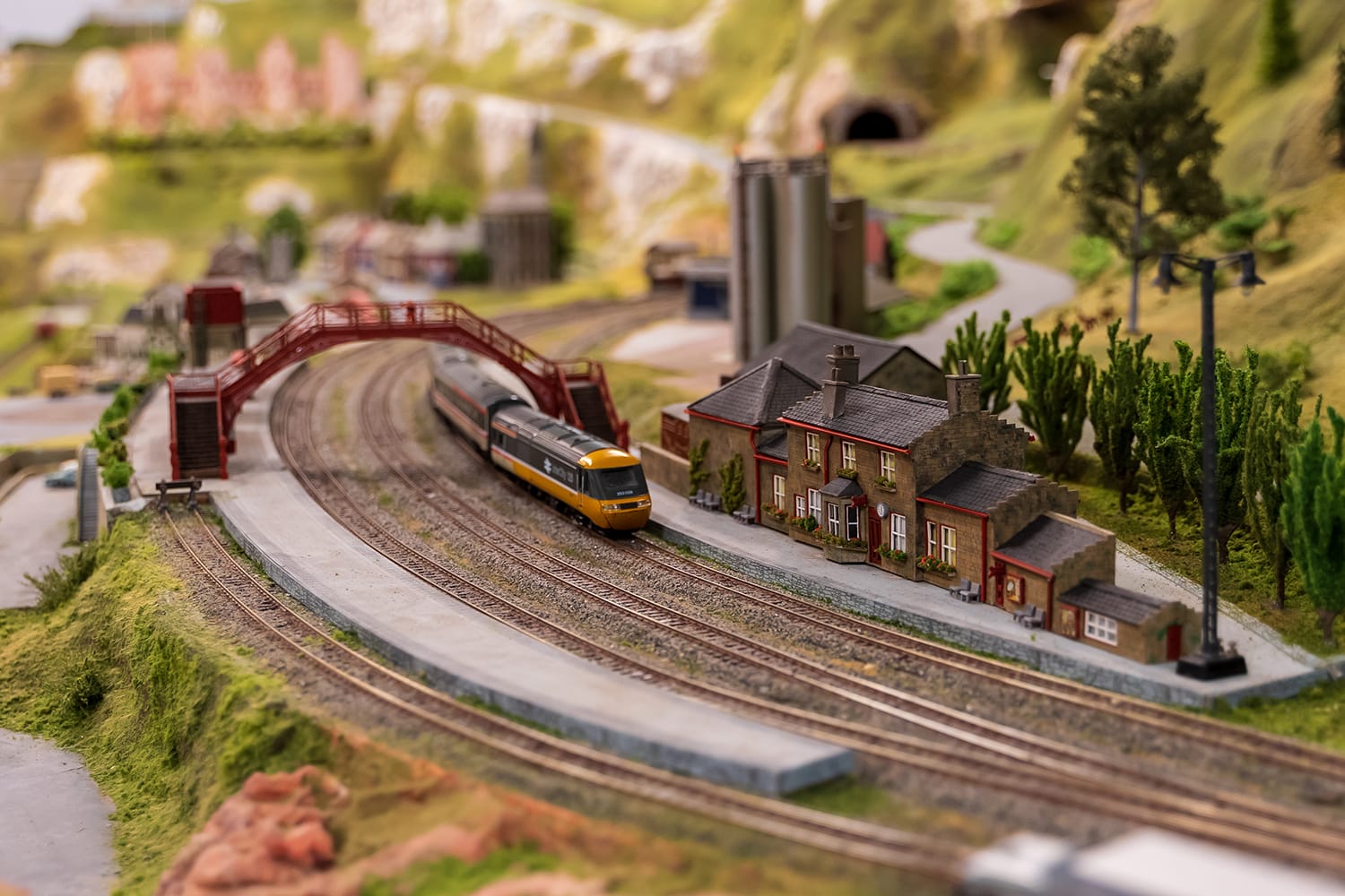 In the model railway exhibition "Miniworld Rotterdam" the city including well-known buildings was recreated.