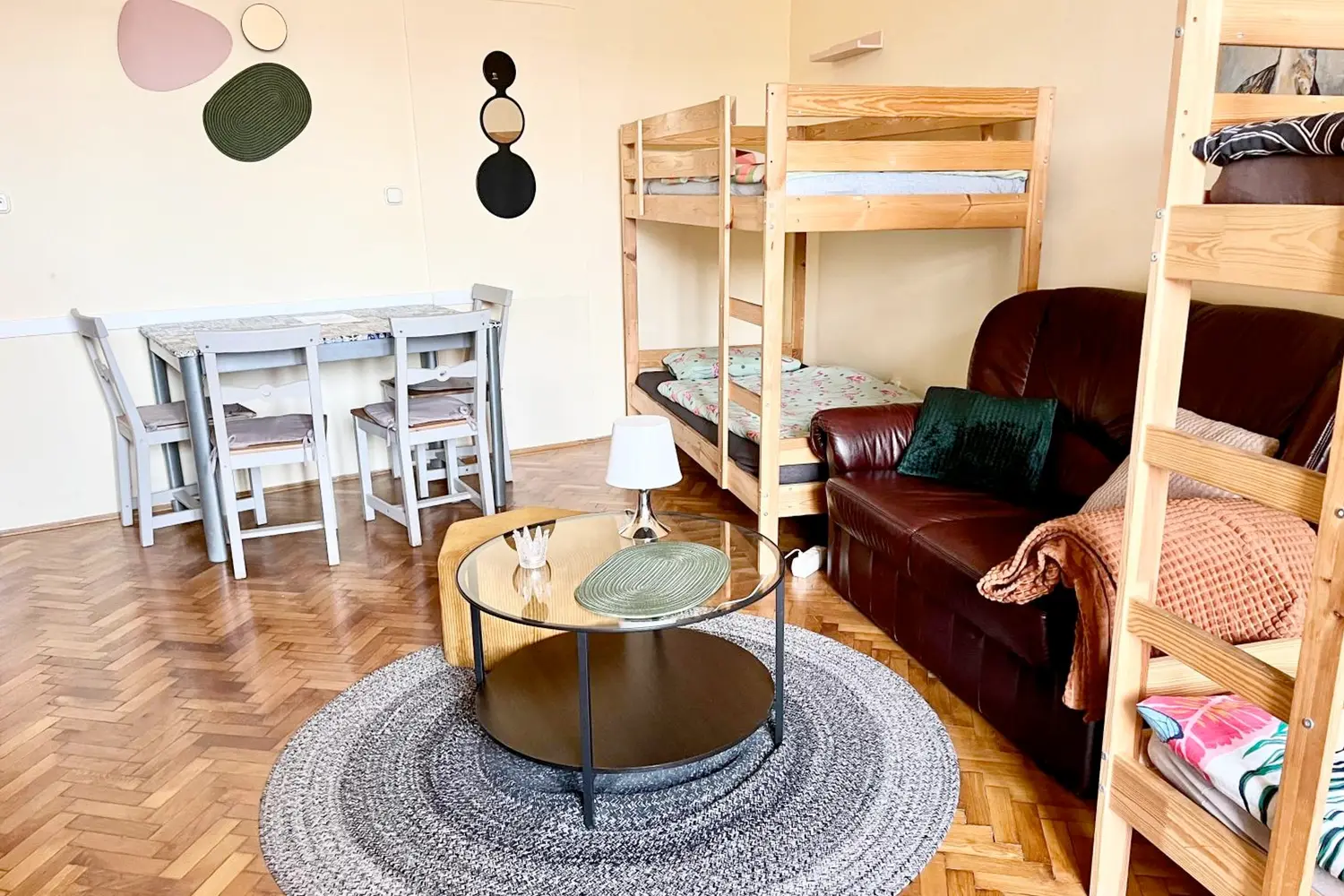 Dorm room at Central Market Hall Zen Hostel in Budapest