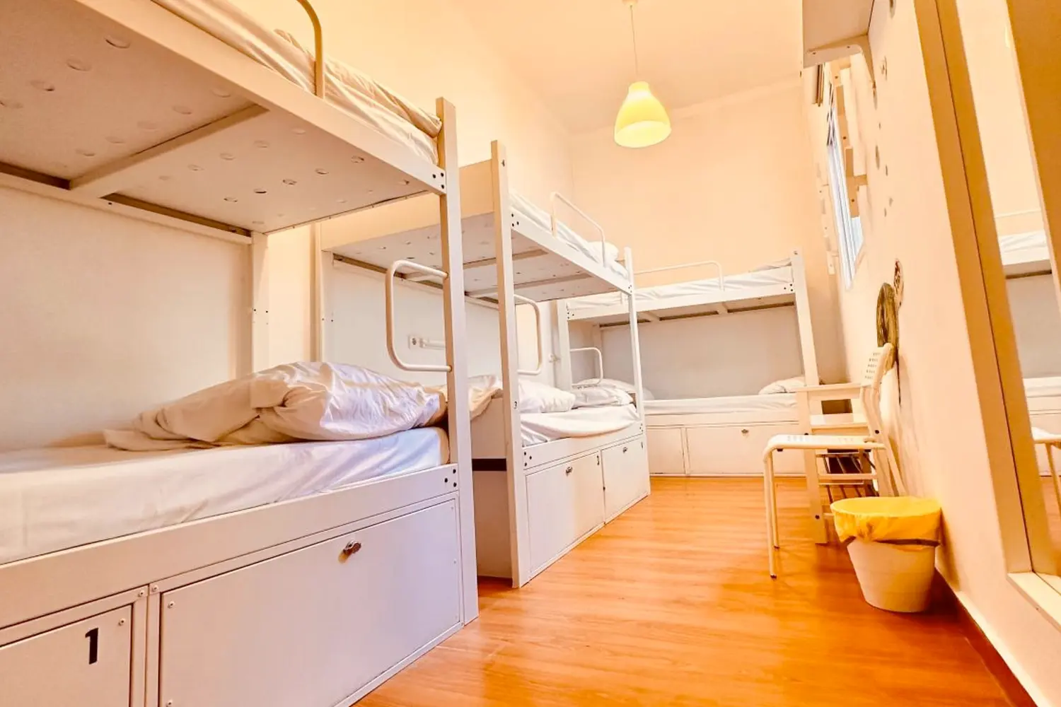 Dorm room at Mediterranean Youth Hostel in Barcelona
