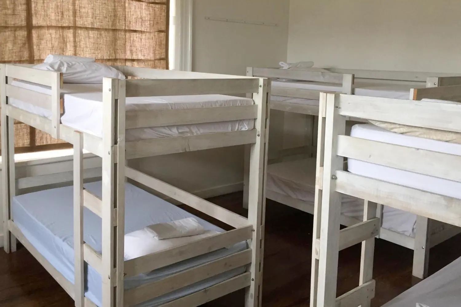 bunk beds in a dorm room at Mobay Kotch