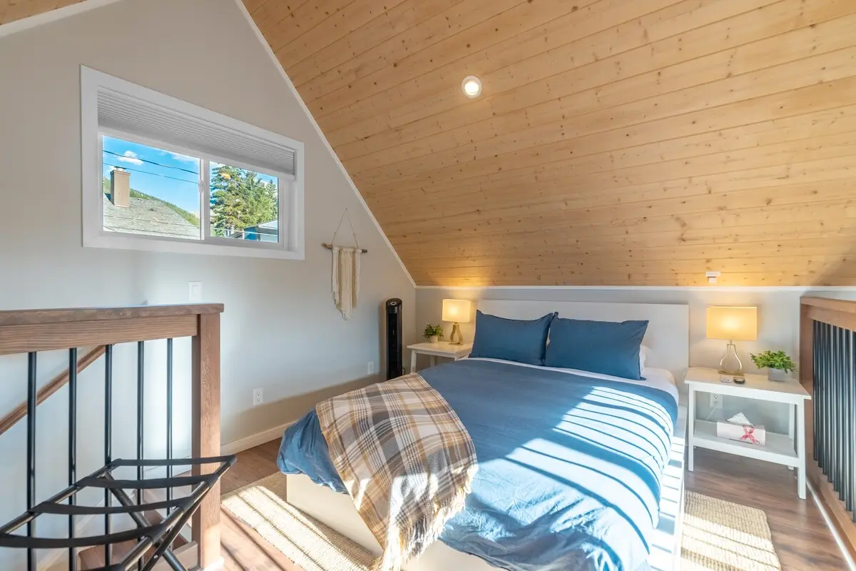 Loft-Style Cabin in Downtown Banff