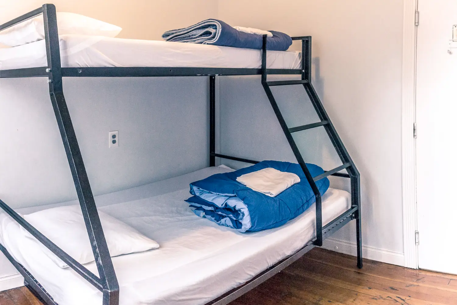 Dorm room at the Cambie Hostel - Seymour in Vancouver, Canada