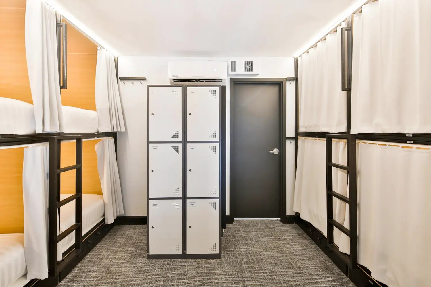 Dorm room at the Parc Avenue Hostel in Montreal