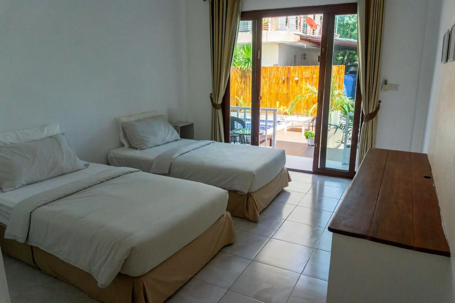 Room at the Isla Tortuga Diving & Hostel in Koh Tao