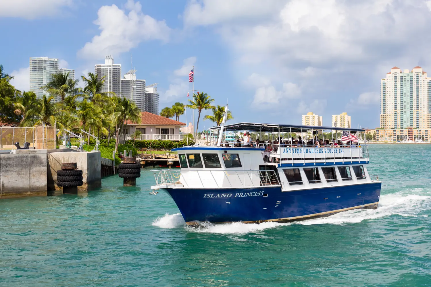 Sightseeing boat cruise in Miami, Florida
