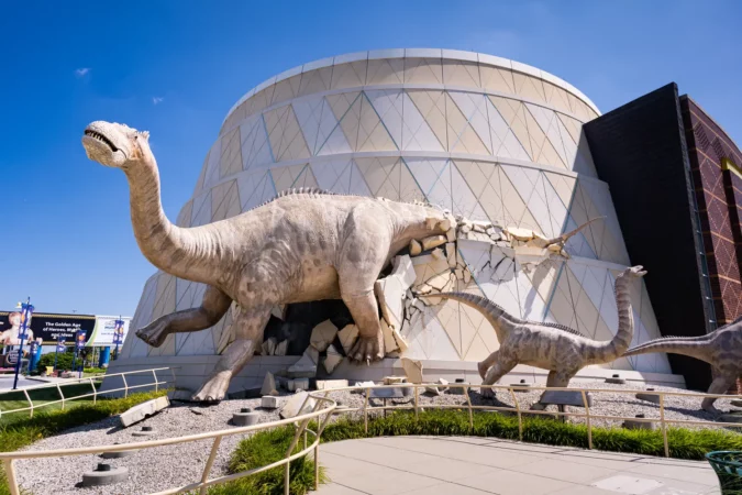 Indianapolis Children’s museum with models of dinosaurs