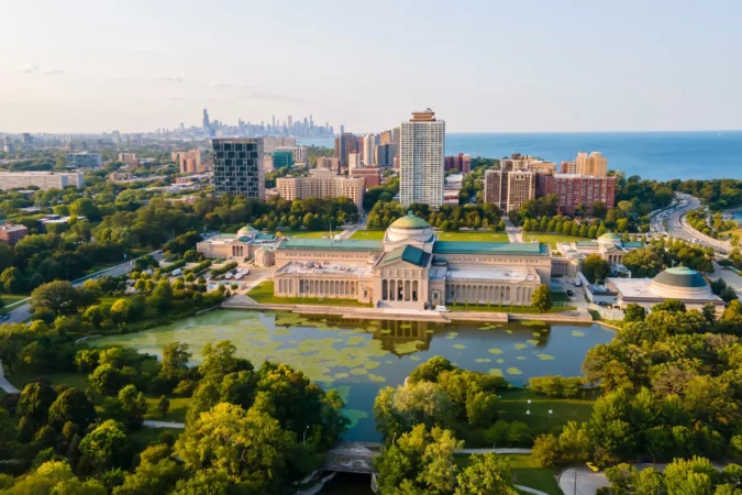 Aerial drone footage of the Museum of Science and industry in Chicago, IL