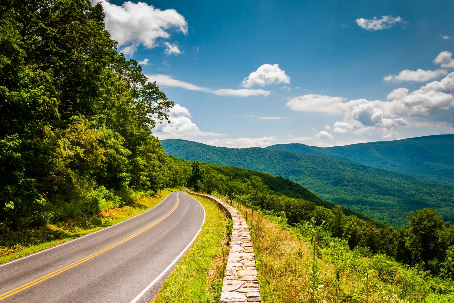 Skyline Drive in Shenandoah National Park in Virginia, USA