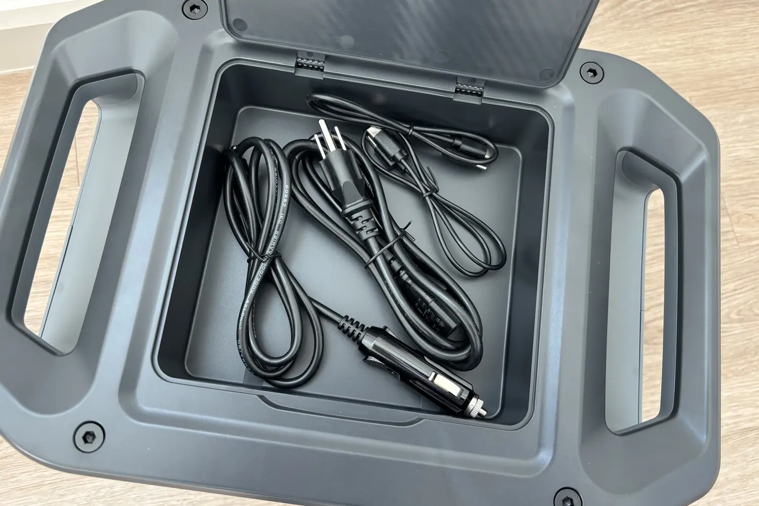 Build-in compartment in the VTOMAN FlashSpeed 1000 Power Station