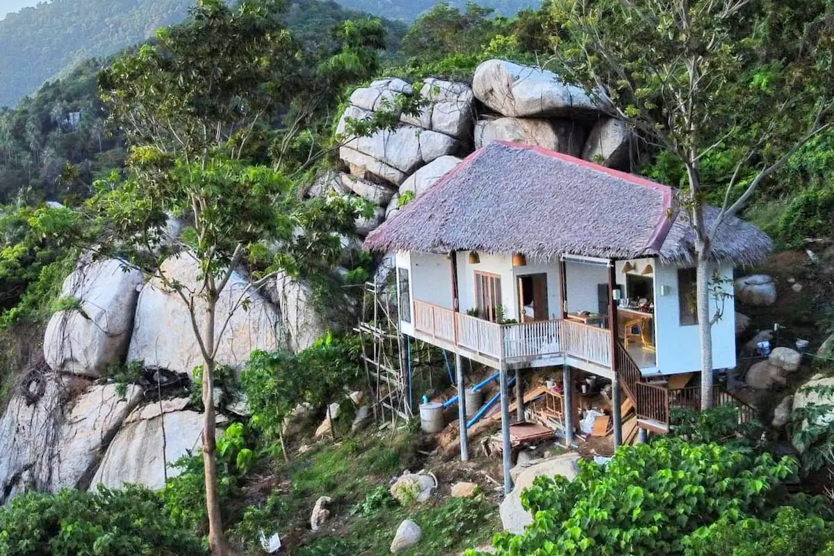 Traditional Thai Treetop Bungalow in Koh Phangan