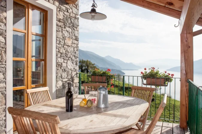 Airbnb in Lake Como with lake view
