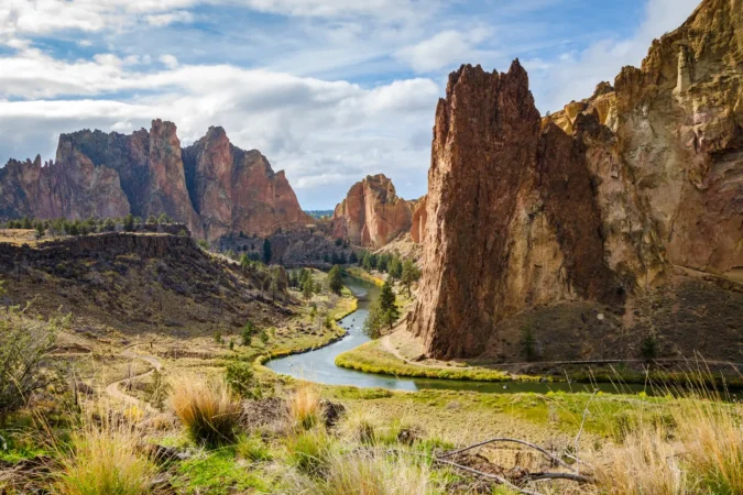 View of the River and Butte at Smith Rock State Park in Oregon, US