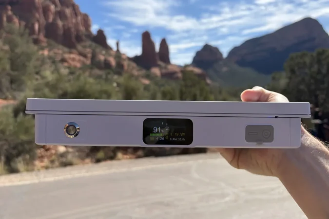 Display of the PeakDo LinkPower 2 Power Bank for Starlink Mini